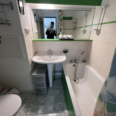 Appartement Studio Confortable Avec Acces Piscine Et Vue Lac - - Fr-1-431-213 *